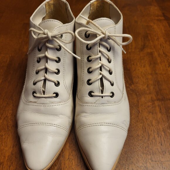 Corsina ~ Sz 6M ~ White Leather Ankle Hi Booties ~ Very Good Vintage Condition - Picture 2 of 9